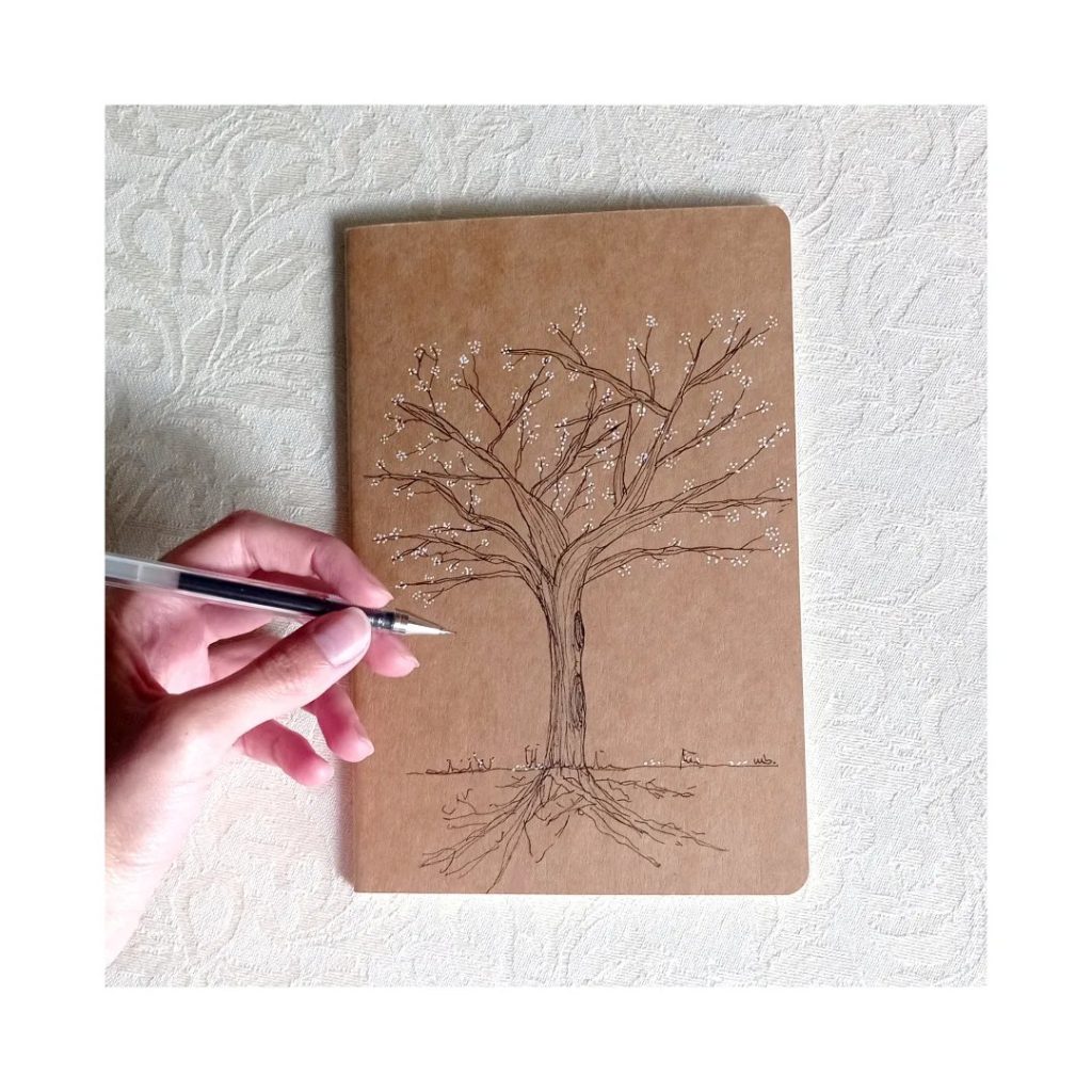 Libreta A5 de kraft con un árbol de la vida dibujado a mano